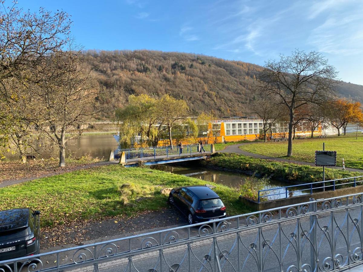 Direkter Moselblick I Altbau I 4 Personen I Terrasse Apartment Sankt Aldegund Luaran gambar