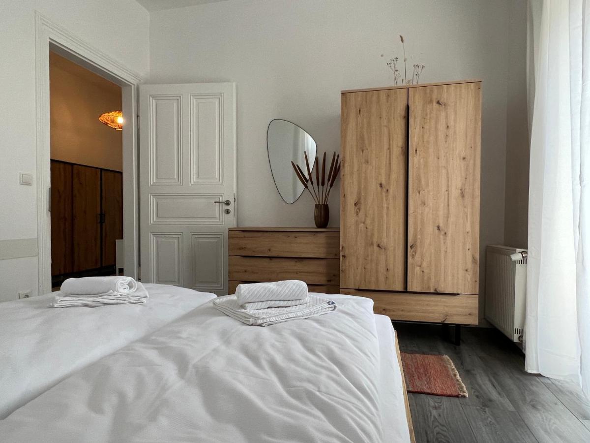 Direkter Moselblick I Altbau I 4 Personen I Terrasse Apartment Sankt Aldegund Luaran gambar